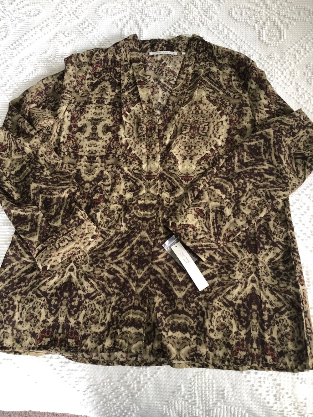 Violet & Claire Women’s Oliver Green Blouse size L NWT